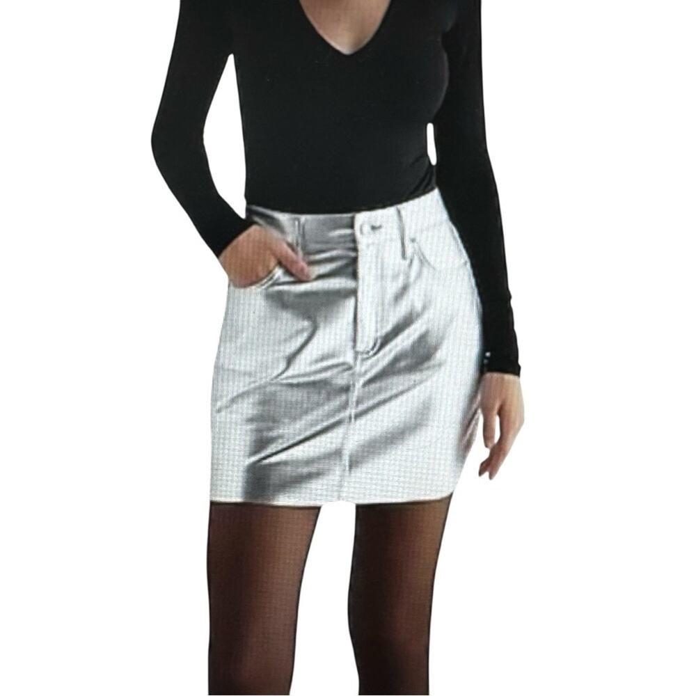 Express NWT Silver Metallic Faux Leather Mini Size 6 Skirt